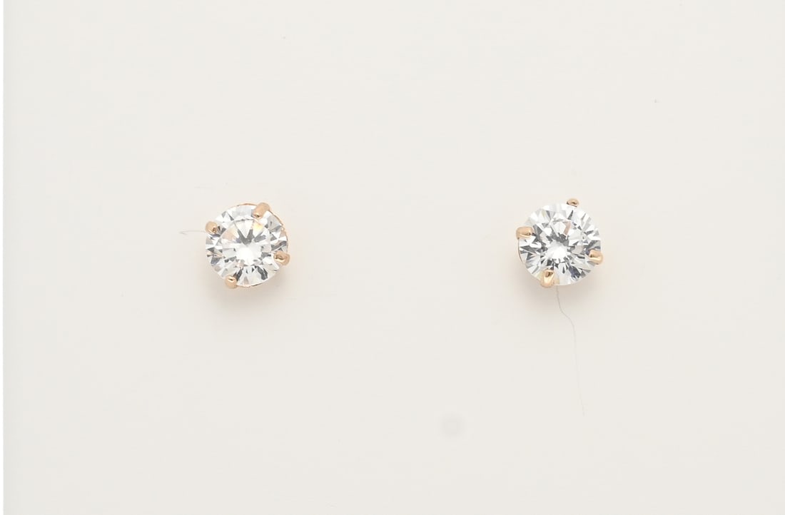 Rose gold zirconia stud earrings: Rose gold stud earrings, 585/000, with zirconia. Stud earring with a 4-prong setting with a zirconia, ø 4.5 mm. Approx. 0.5 grams. As new.