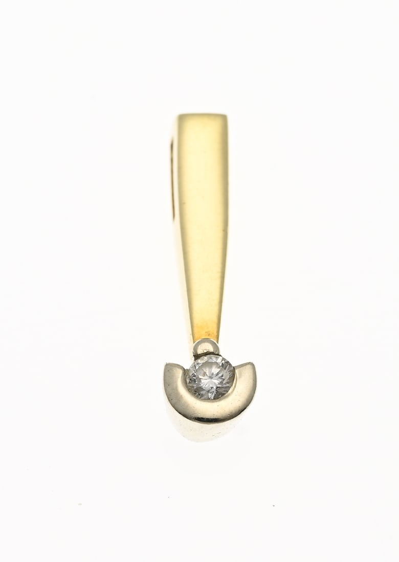Gold diamond pendant: Yellow gold pendant, 585/000, with a diamond. Pendant with an elongated bar topped with a white gold element with a brilliant-cut diamond. Approx. 0.05 ct. 15 mm. Approx. 0.8 grams. In good condition.