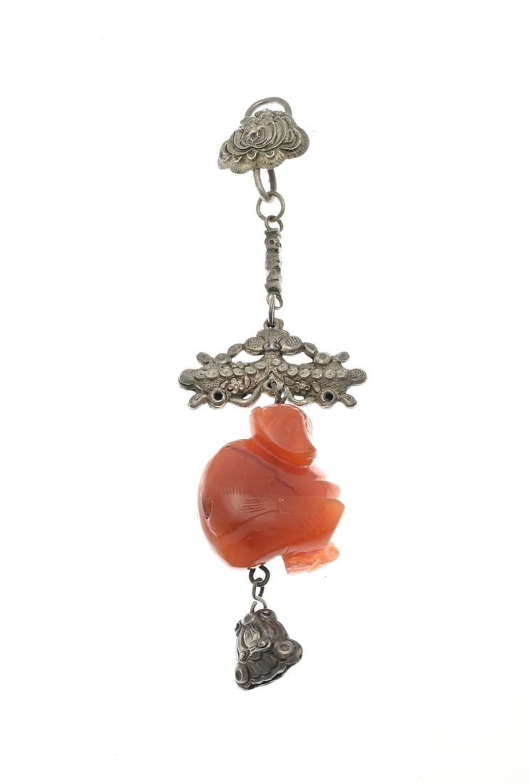 Chatelaine with jade monkey: Exceptional Oriental white metal chatelaine with a carved brown jade monkey. Length 16.5 cm. Approx. 46.2 grams. In good condition.