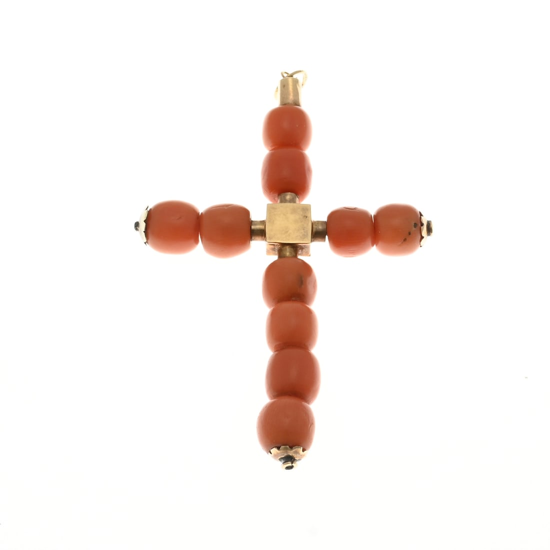 Large cross with red coral and gold: Large cross made of blood coral strung on gold wire with yellow gold elements and a bail. 65x40mm, including bail. Approx. 8.6 grams. In good condition.
