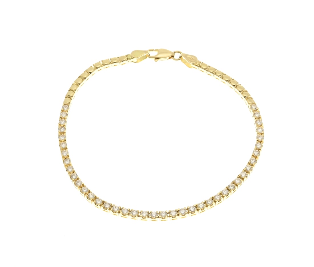 Gold tennis bracelet with diamond: Yellow gold tennis bracelet, 750/000, with diamonds. Bracelet with block-shaped gold links and setting with 40 brilliant-cut diamonds, totaling approx. 1.5 ct. The bracelet features a lobster clasp. L