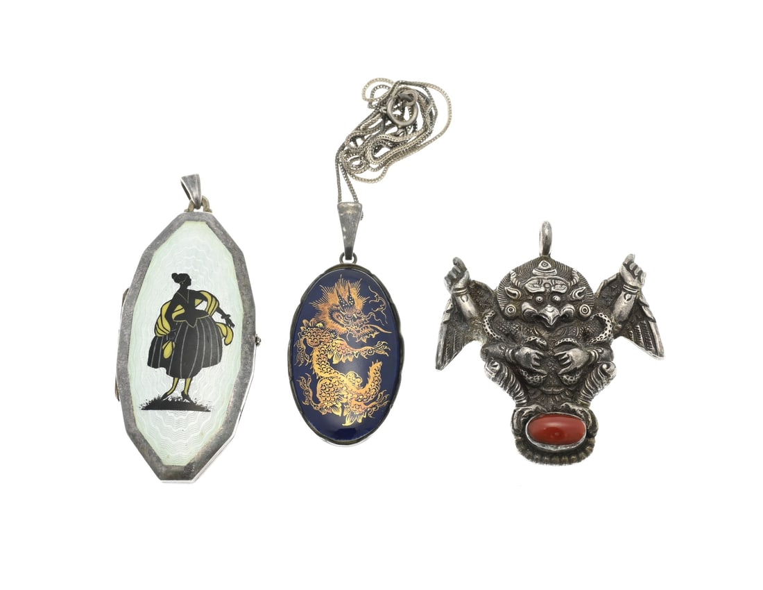 Lot with 3 pendants: Lot of 3 pendants: a beautiful plated medallion with an enamel depiction of a female figure; a silver pendant with a blue porcelain element attached to a chain; and a silver pendant in the shape of an