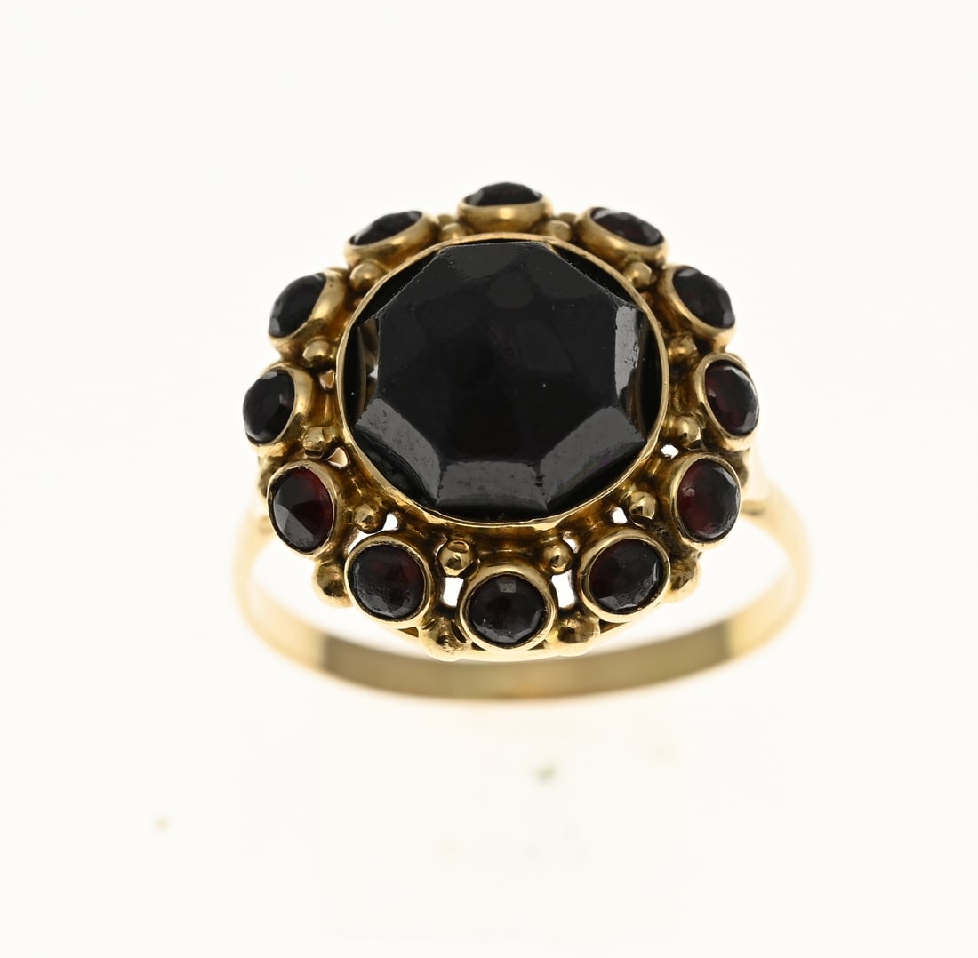 Gold garnet ring (1 of 1)