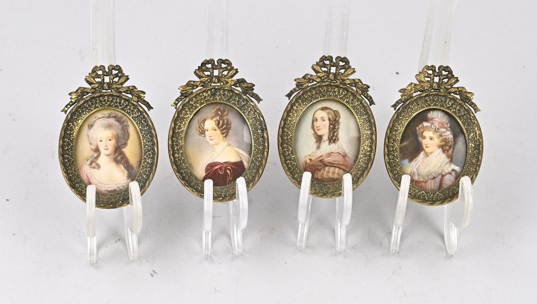4x Miniature portrait in frame (1 of 1)