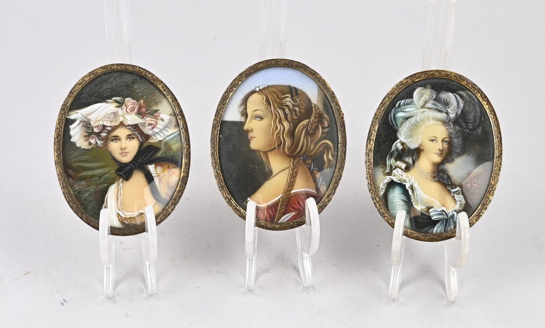 3x Miniature portrait in frame (1 of 1)