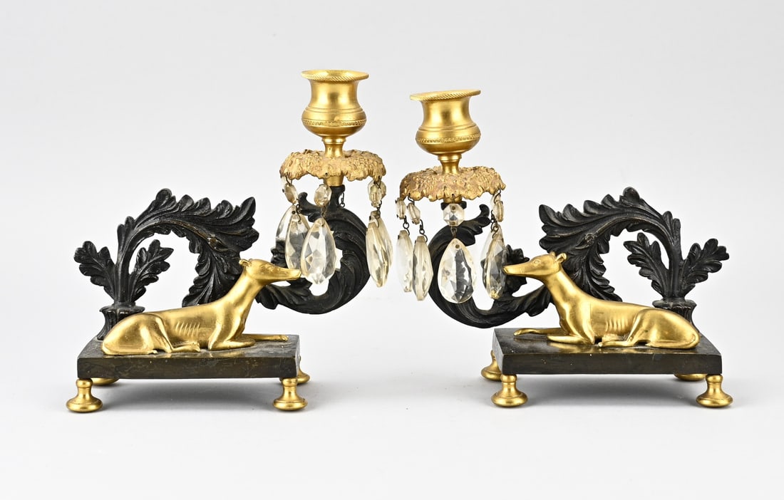 2x Candlestick (greyhound): Two 19th-century Charles Dix candle holders. Bronze, partly gilded and burnished. With greyhounds. Circa 1840. Dimensions: 18.5 x 18 x 7 cm. In good condition.