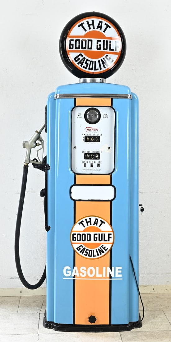 Old petrol pump Tokheim T39 Cult: American, restored Gulf Tokheim gas pump from the 1950s/1960s. Registered US patent of Fort Wayne, Indiana. Complete with key. Dimensions: 186 x 75 x 44 cm. In good condition.