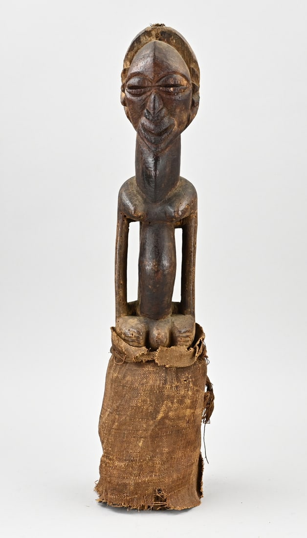 African figure, 53 cm.: Authentic African Cogolee Basonge Zaïre Biolo Bia male-spirit figure. First half of the 20th century. Beautiful patina. Dimensions: 53 cm. In good condition.