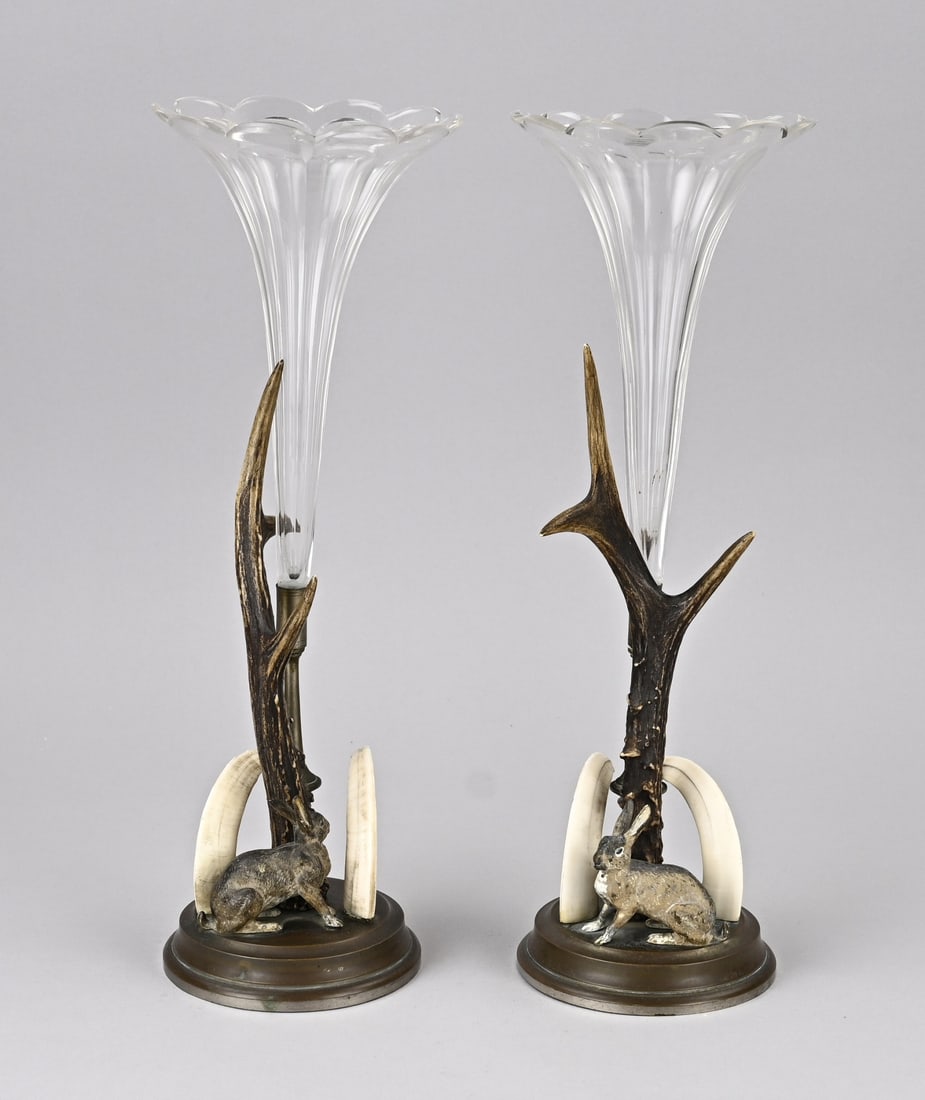 2x Viennese vase with flutes, 1900: Two antique Viennese vases with flutes + Viennese bronze rabbits + wild boar tusks. Circa 1900. Dimensions: 35 cm. In good condition.