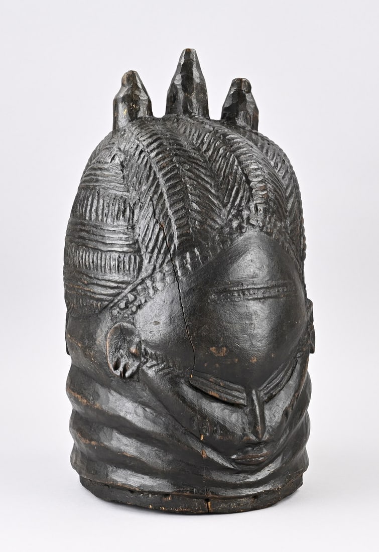 Mask/wood (1 of 3)