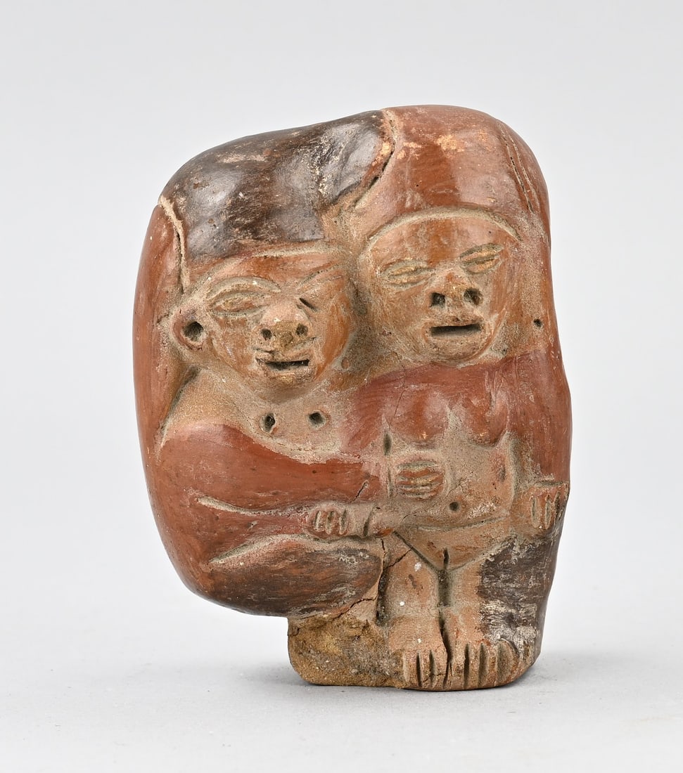Erotic Colombian terracotta figure: Antique erotic South American pre-Columbian? terracotta figure. Dimensions: 11.5 x 8.3 x 4.5 cm. Hairline crack. In good condition.