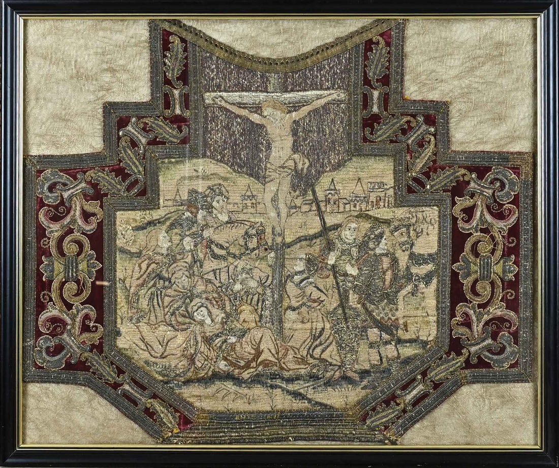 Antique religious embroidery: Antique religious embroidery. Holy Cross + figures on horseback. 19th century or older. Dimensions: H 50 x W 60 cm. In good condition.