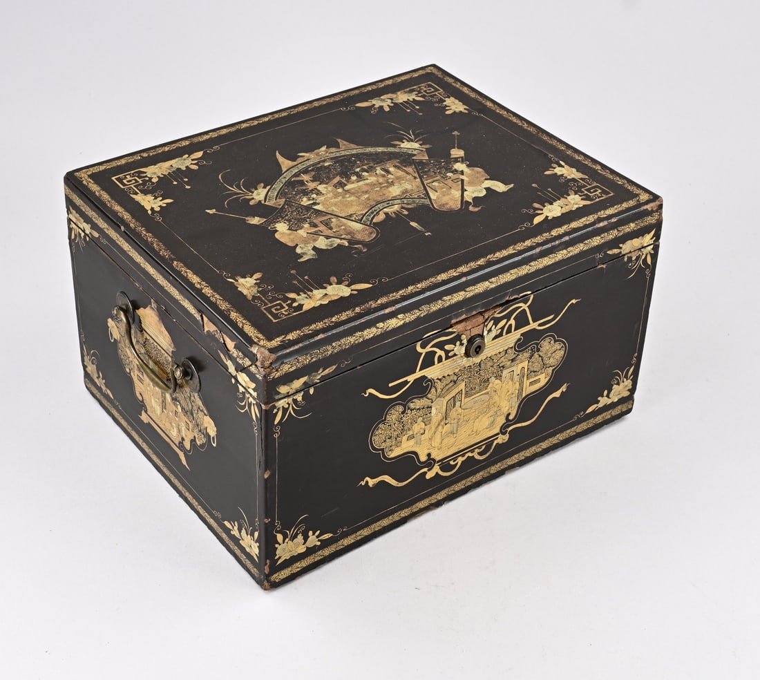 Chinese/Japanese lacquer box (1 of 3)