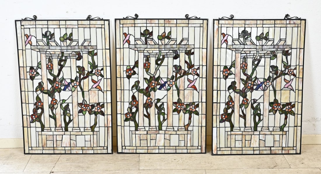 3x Stained glass window hanger: Three Tiffany-style stained-glass windows/window hangings. Floral decoration. 21st century. Dimensions: 75 x 51 cm. In good condition.
