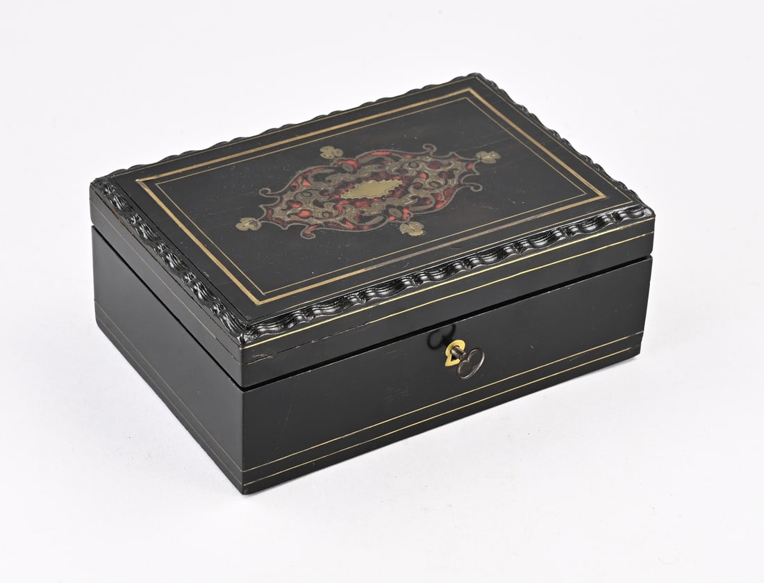 French Boulle toilet box: 19th-century French Boulle toilet chest with mirror, flasks with silver caps, and brush. Dimensions: 9 x 22 x 15.5 cm. In good condition.