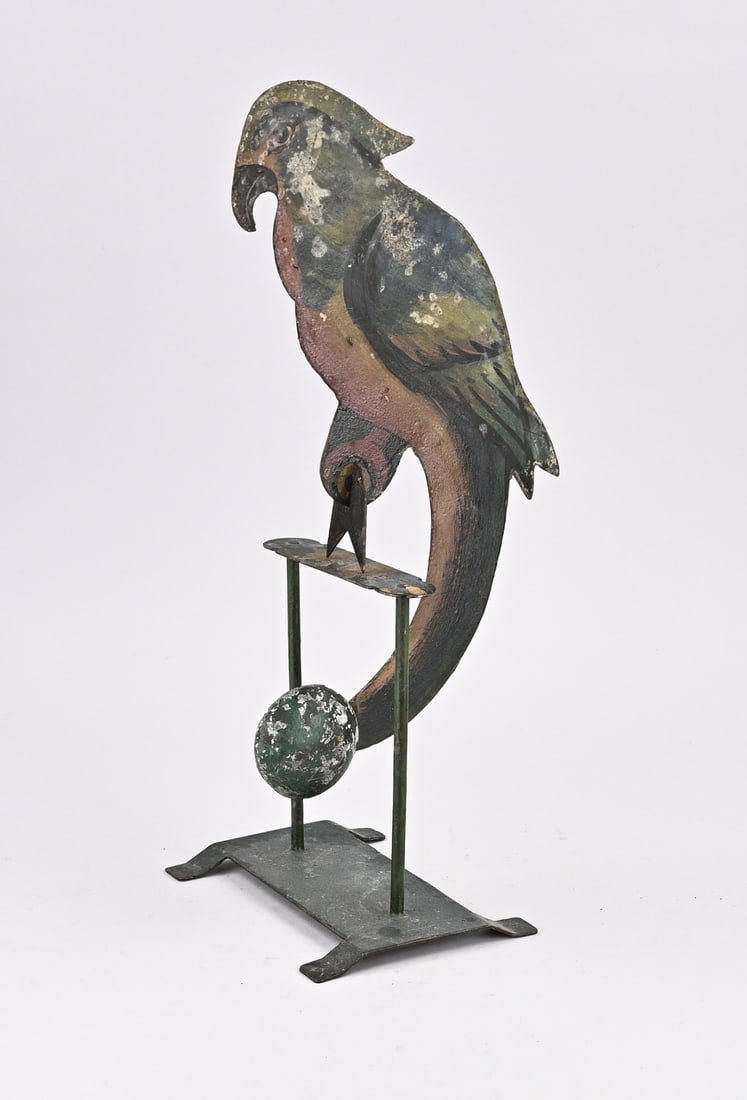 Parrot swing, 1900: Antique, iron, polychrome rocking parrot, with lead. Circa 1900. Dimensions: 43 cm. In good condition.