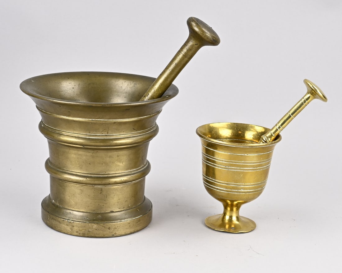 2x Bronze mortar with pestle Ø 10.5 - 19.5 cm. (1 of 1)