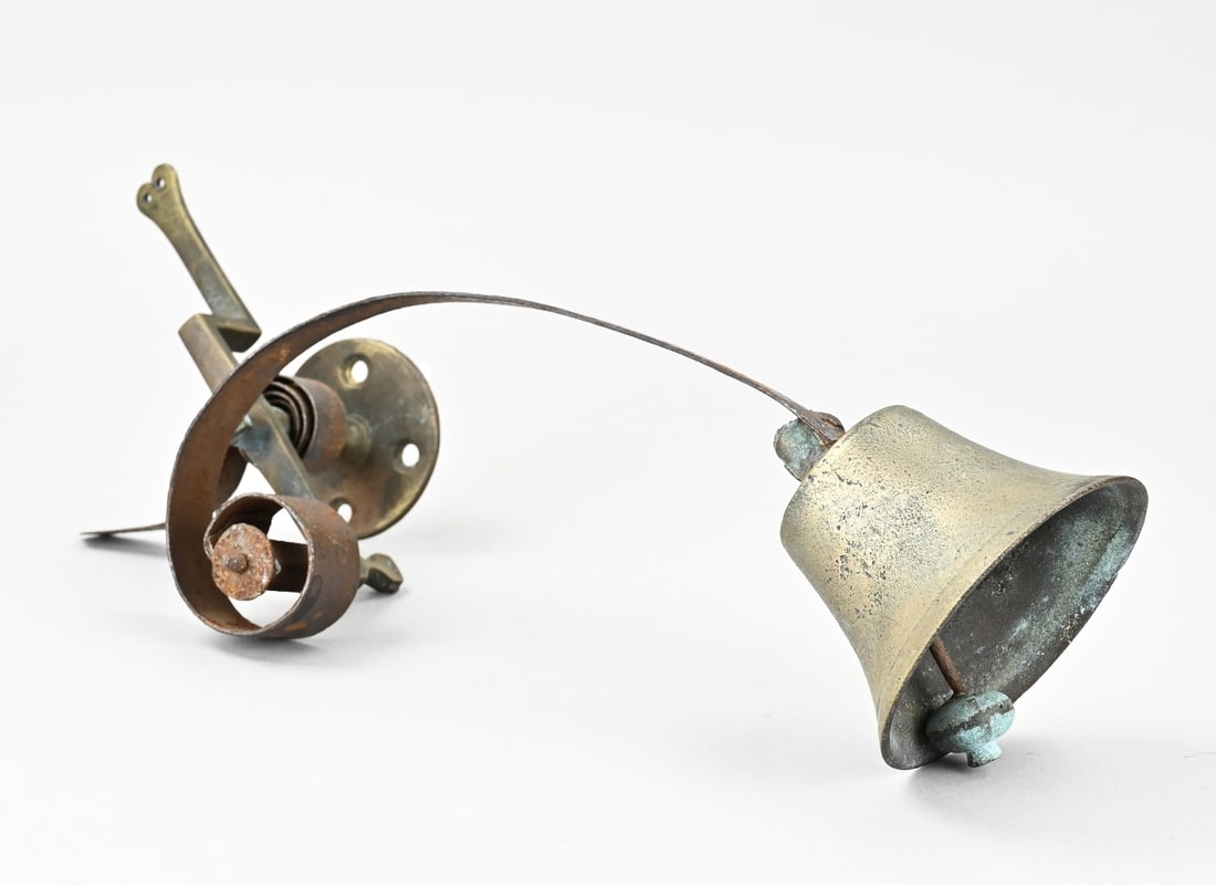 Antique grocer's doorbell, 1920: Antique grocer's doorbell. Circa 1920. Dimensions: 36 cm. In good condition.