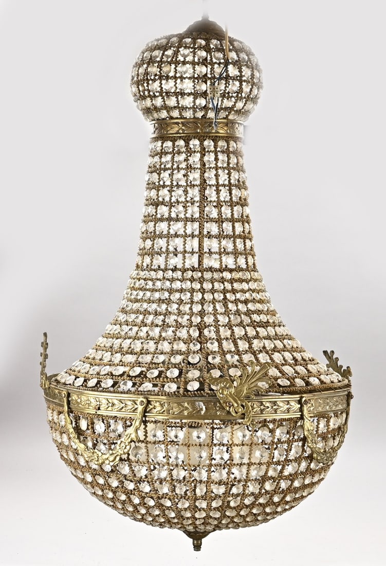 Large bag chandelier: Large crystal glass bag chandelier with bronze. Second half of the 20th century. Dimensions: 92 x Ø 52 cm. In good condition.