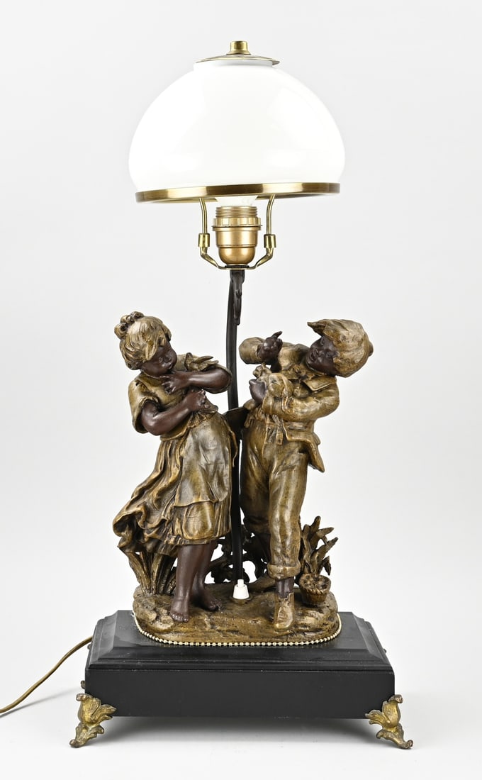 Figurative lamp, H 65 cm.: Old table lamp with antique compositional metal figure group, on a black marble base. 20th century. Dimensions: H 65 cm. In good condition.