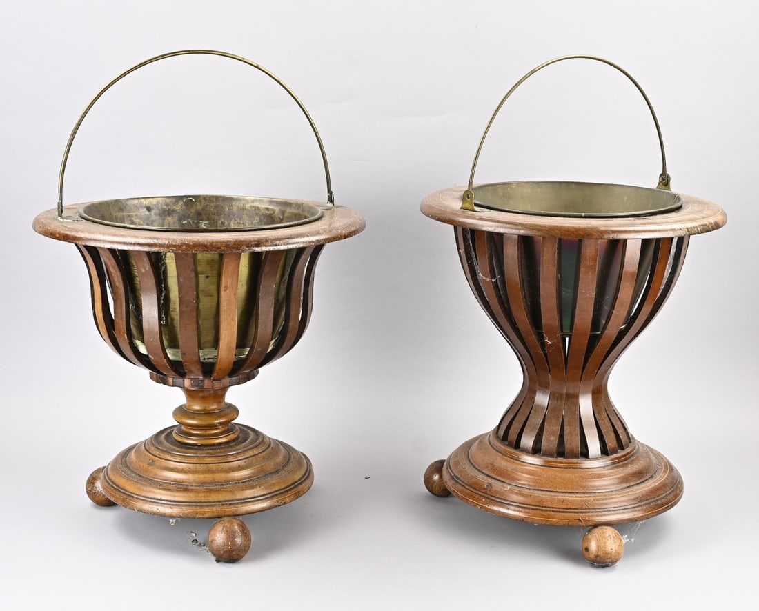 2x Tea Stove: Two 19th-century Dutch mahogany tea stoves with copper inner bowls. Dimensions: 38 x 40 cm. In good condition.
