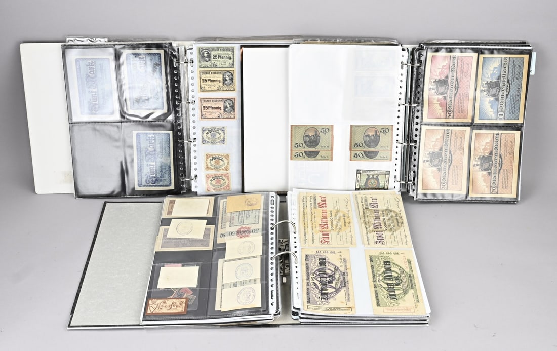 Collection of German paper money in 3 albums: Interesting lot consisting of three albums full of old German (emergency) money from companies and cities. In good condition.