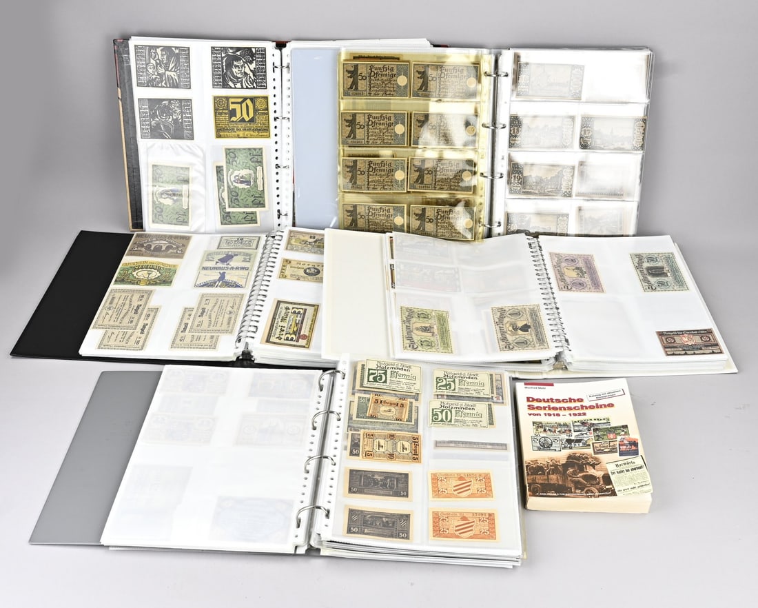Collection of old money in 5 albums: Interesting lot consisting of five albums full of German city money. Serien Scheinen 1918 - 1920. Also includes a Manfred Mehl catalogue. In good condition.