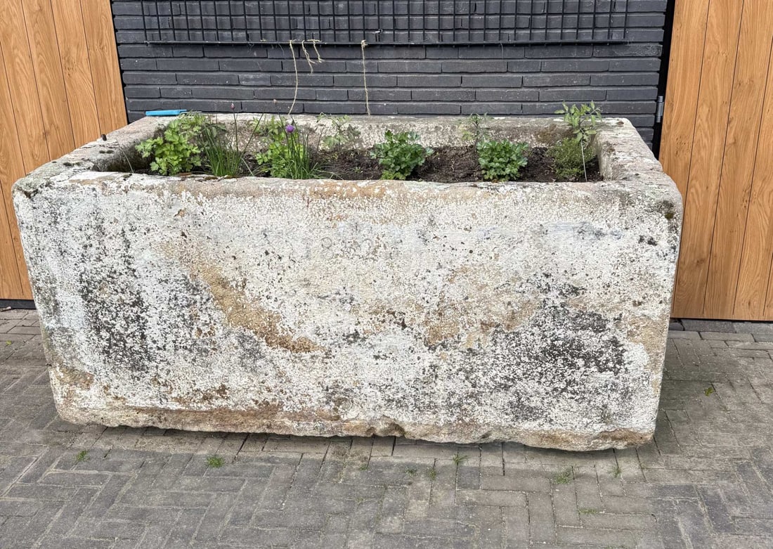 Large horse trough/planter made of Bentheimer sandstone *: Rare large horse trough/flower box made of Bentheimer sandstone. Dated: 1852. These boxes were formerly used at the pump to collect water. Now they are ideal to serve as flower boxes. Dimensions: 180