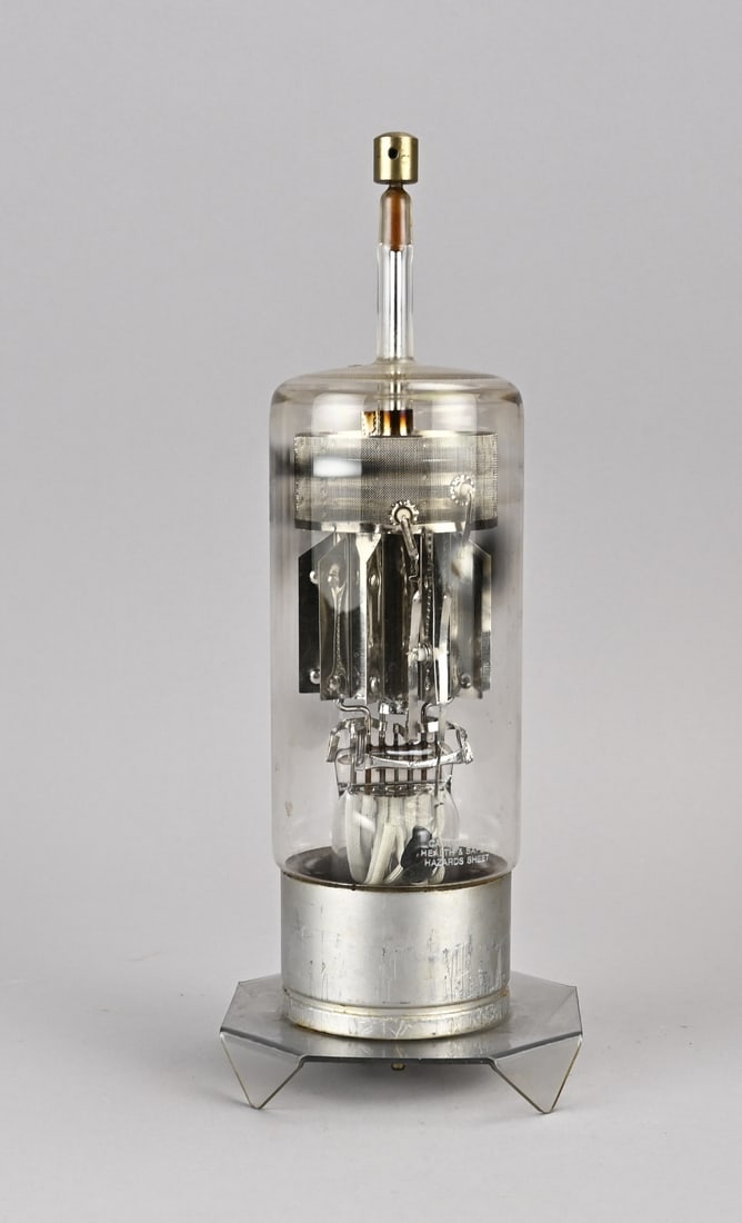 Switching tube Tetrode CX1159 Deuterium: English fuse, Tetrode CX1159 Deuterium. 20th century. Dimensions: 31 cm. In good condition.