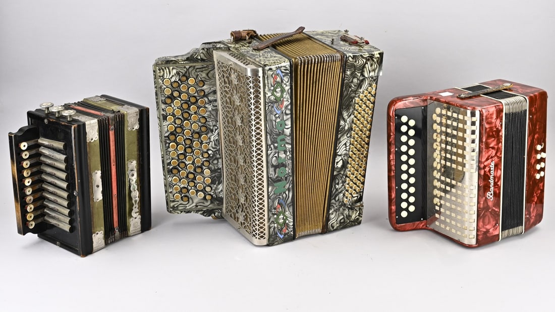 3x Accordion (1 of 1)