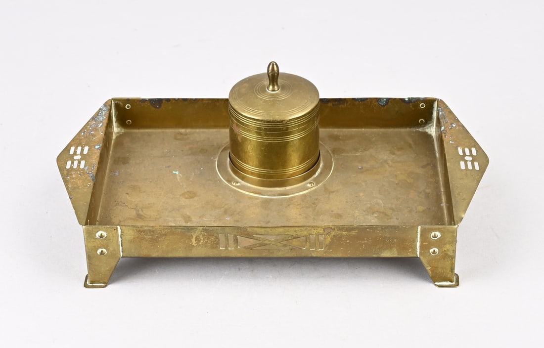 Eisenloeffel inkwell, 1910: Antique brass Eissenloeffel inkwell. Art Nouveau. Circa 1910. Dimensions: 10 x 26 x 15 cm. In good condition.