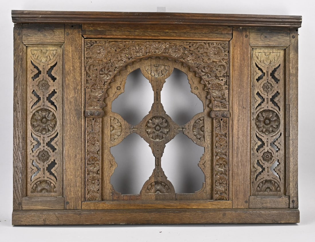 Oak panel: Antique oak panel in Renaissance style. Dimensions: 66 x 92 cm. In good condition.