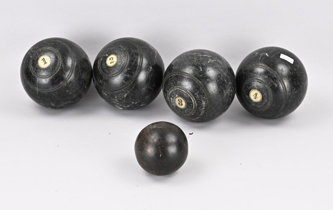 English (outdoor) ball game: Antique, hardwood outdoor game with balls by Prosser & Sons London. First half of the 20th century. Dimensions: 8 - Ø 12.5 cm. In good condition.