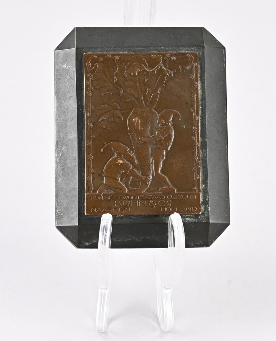 Bronze plaque: Heavy, antique bronze plaque with gnome decoration. Royal Beetroot Seed Cultivation Kuhn & Co. Dimensions: 10 x 7.5 x 1.5 cm. In good condition.