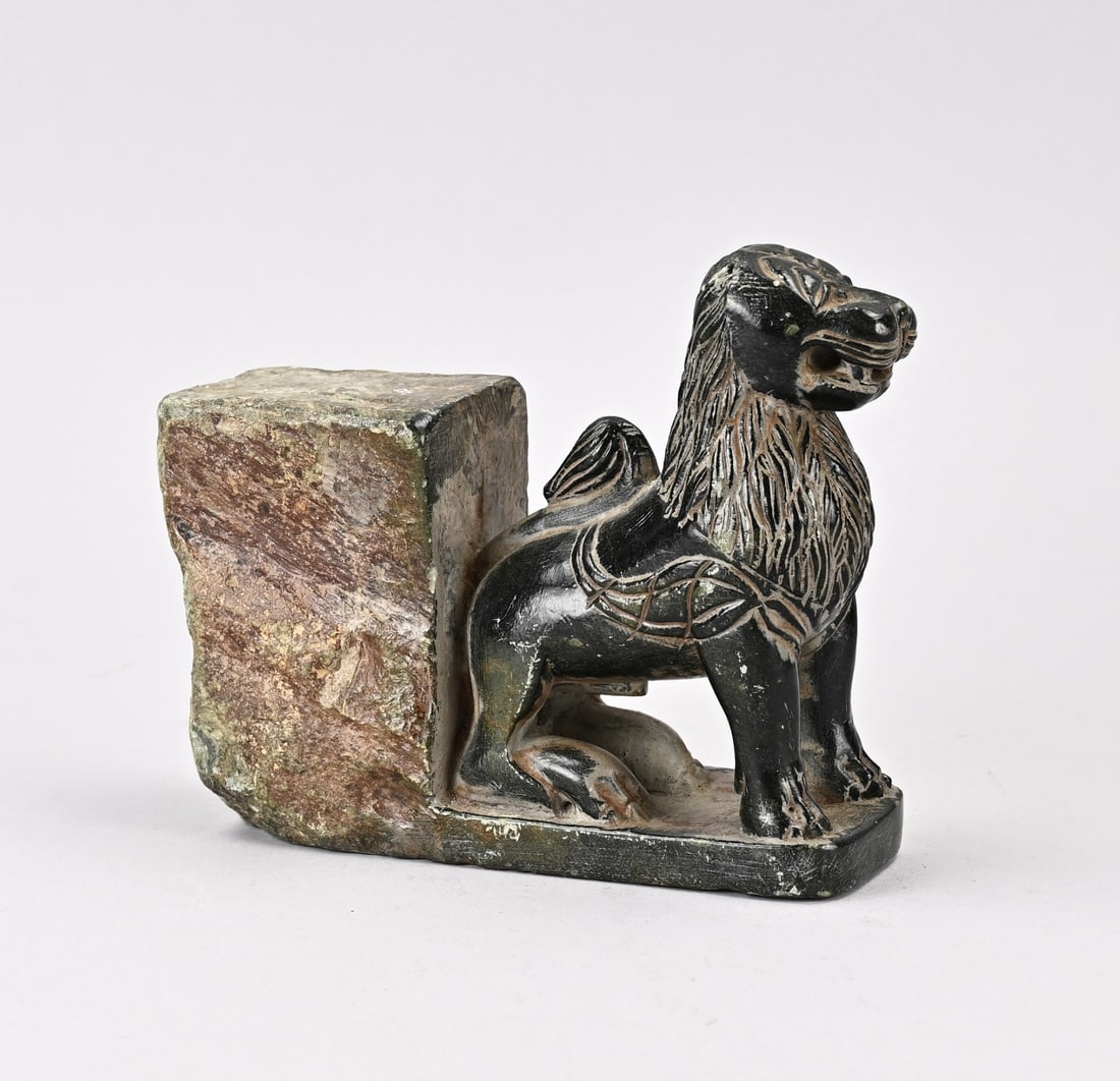 Ancient Romanesque? figure: Antique Romanesque? Natural stone console with lion. 16th century or older? Dimensions: 17 x 5 x 14 cm. In good condition.