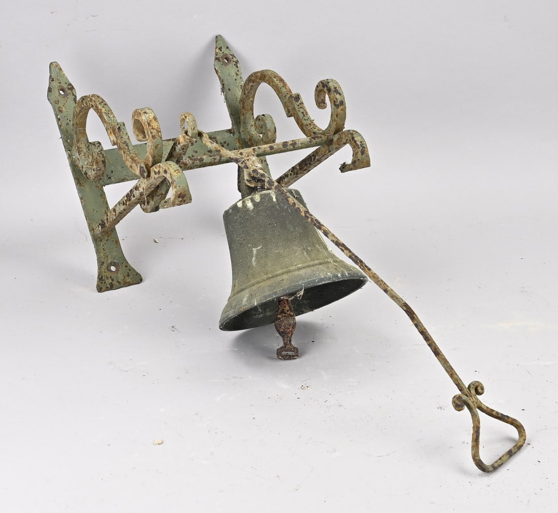 Antique monastery bell, 1900: Antique bronze and wrought-iron monastery bell. Circa 1900. Dimensions: 45 x 26 x 26 cm. In good condition.