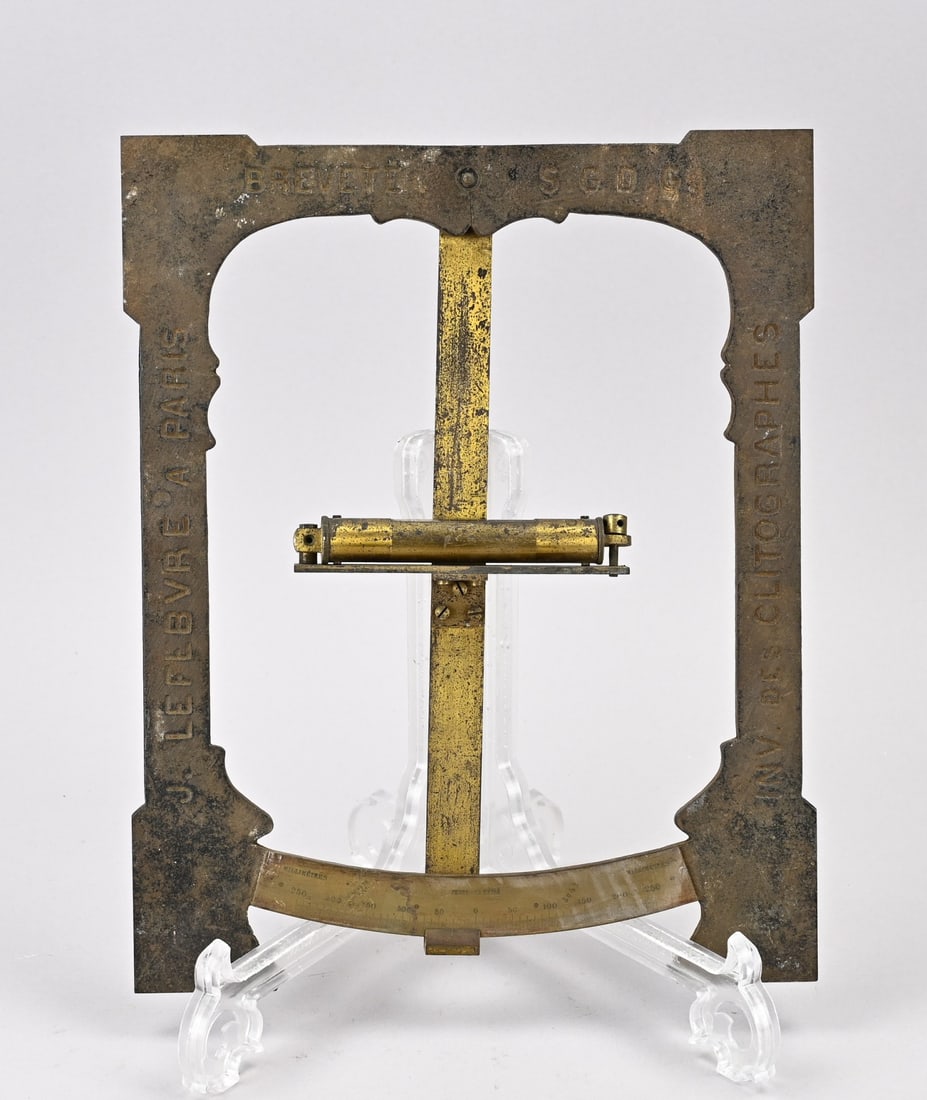 Antique measuring instrument (France): Antique bronze measuring instrument. France. 19th century. Levebre a Paris Inv. des Clitographes. Dimensions: 30 x 24 cm. In good condition.