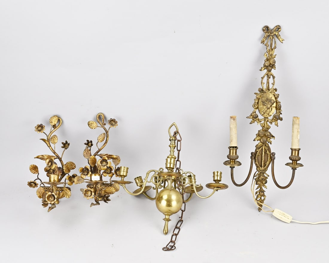 4x Lamp/candlestick: Four various old/antique lamps/candelabra. Including: chandelier, 2x wall sconces, 1x wall lamp. Dimensions: 26 - 55 cm. In good condition.