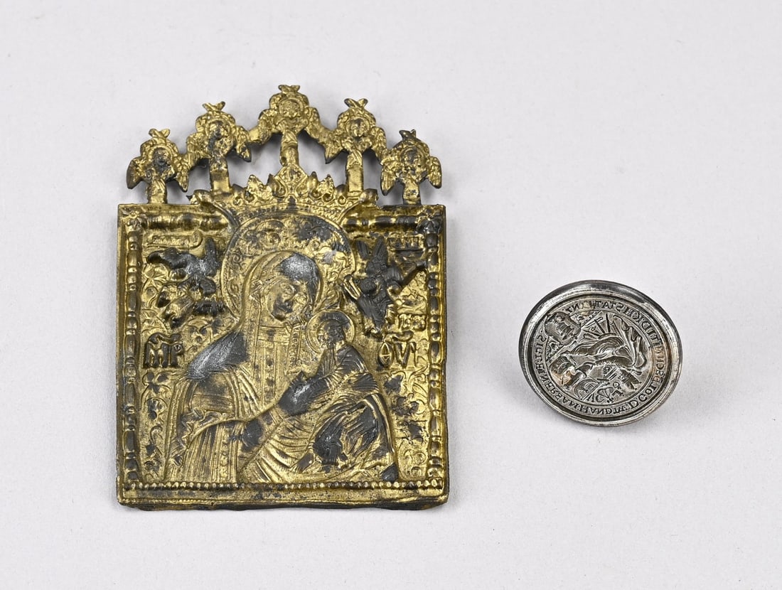 2x Religious: Two religious items. 1x 19th-century icon, Mary, bronze. 1x Ecclesiastical wax seal with cardinal. Dimensions: 3.8 x 11.5 cm. In good condition.