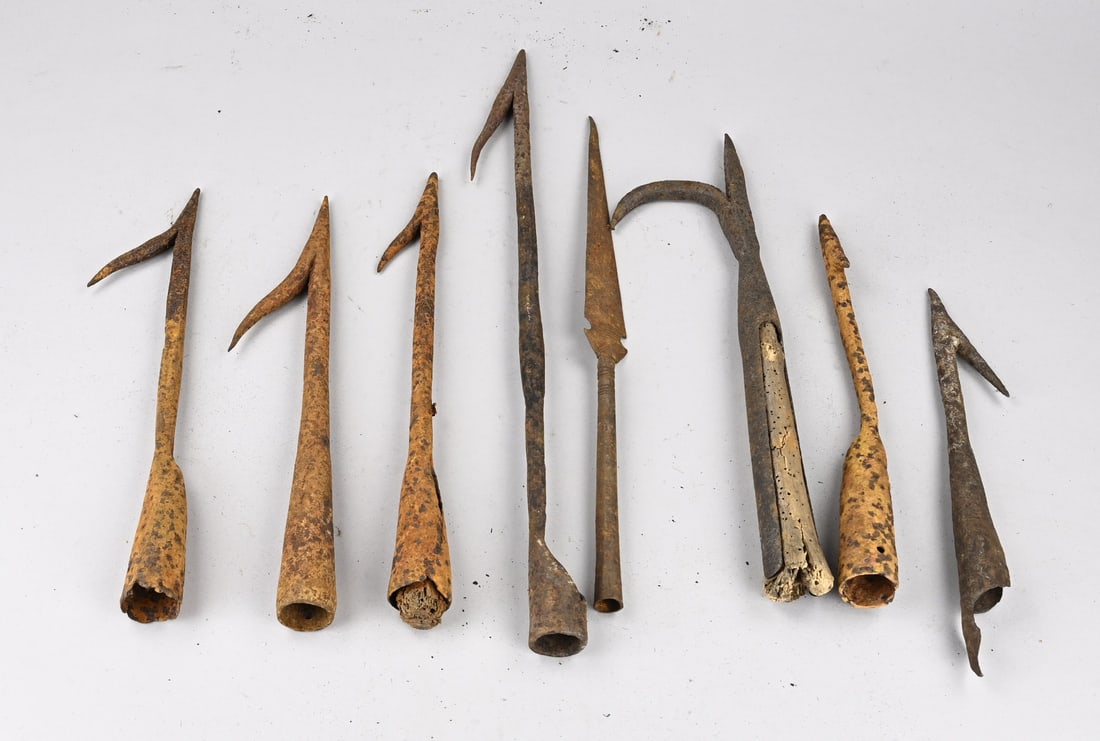 Lot of harpoons etc.: Lot of eight antique iron whale harpoons (1x spearhead). Dimensions: 31 - 45 cm. In good condition.