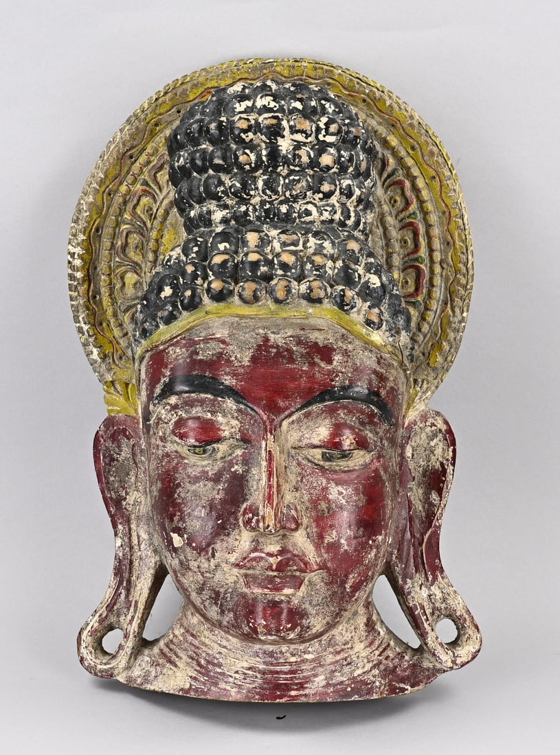 Mask (India): Indian wood-carved, polychrome mask. 20th century. Dimensions: 47 x 30 x 17 cm. In good condition.