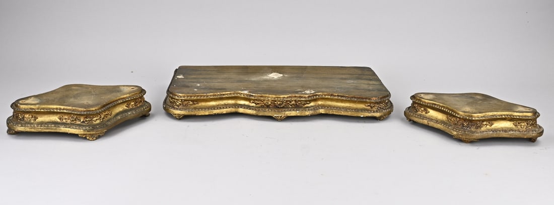 Antique gilded consoles (3x): Three 19th-century gilded carved wood consoles in Baroque style. Dimensions: 26 x 44 cm. In good condition.