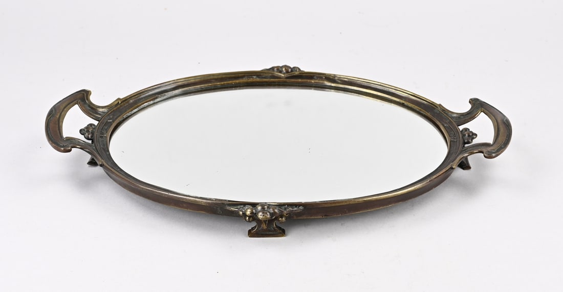 Art Nouveau salver, 1900: Antique Art Nouveau bronze serving tray with mirror. Circa 1900. Dimensions: 29 x 41 x 4 cm. In good condition.
