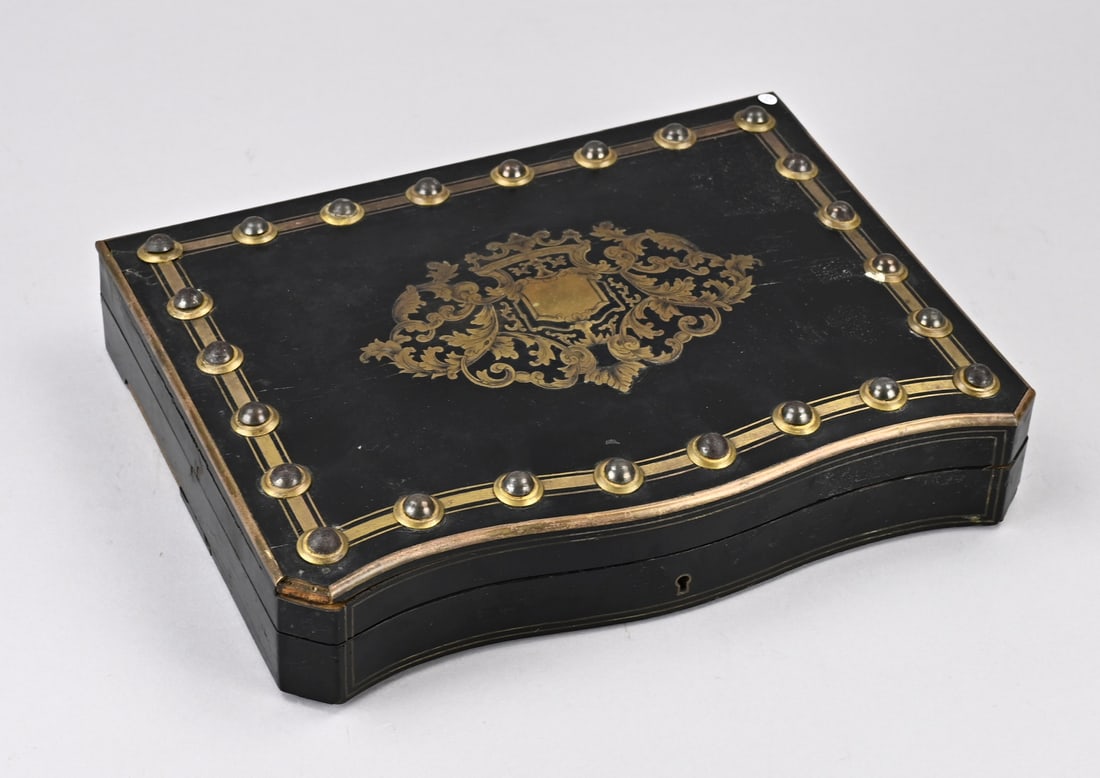 French lidded box with tokens - 2