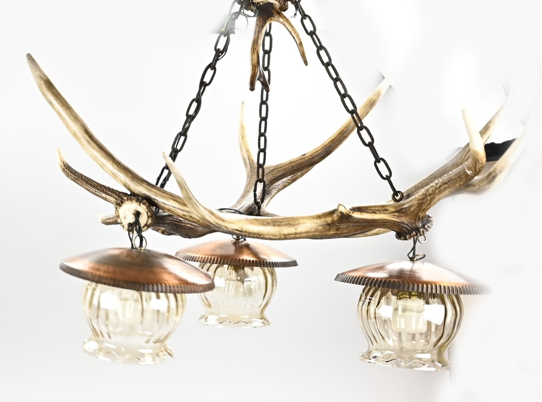Large antler lamp: Large antler lamp with copper and glass shades. Mid 20th century. Dimensions: 50 x 80 x 80 cm. In good condition.