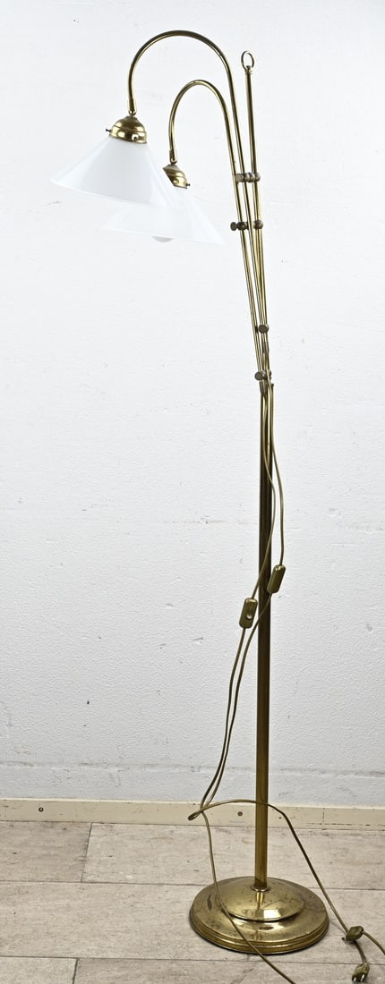 Brass floor lamp, H 175 cm.: Brass floor lamp. Adjustable. Second half of the 20th century. Dimensions: H 175 cm. In good condition.