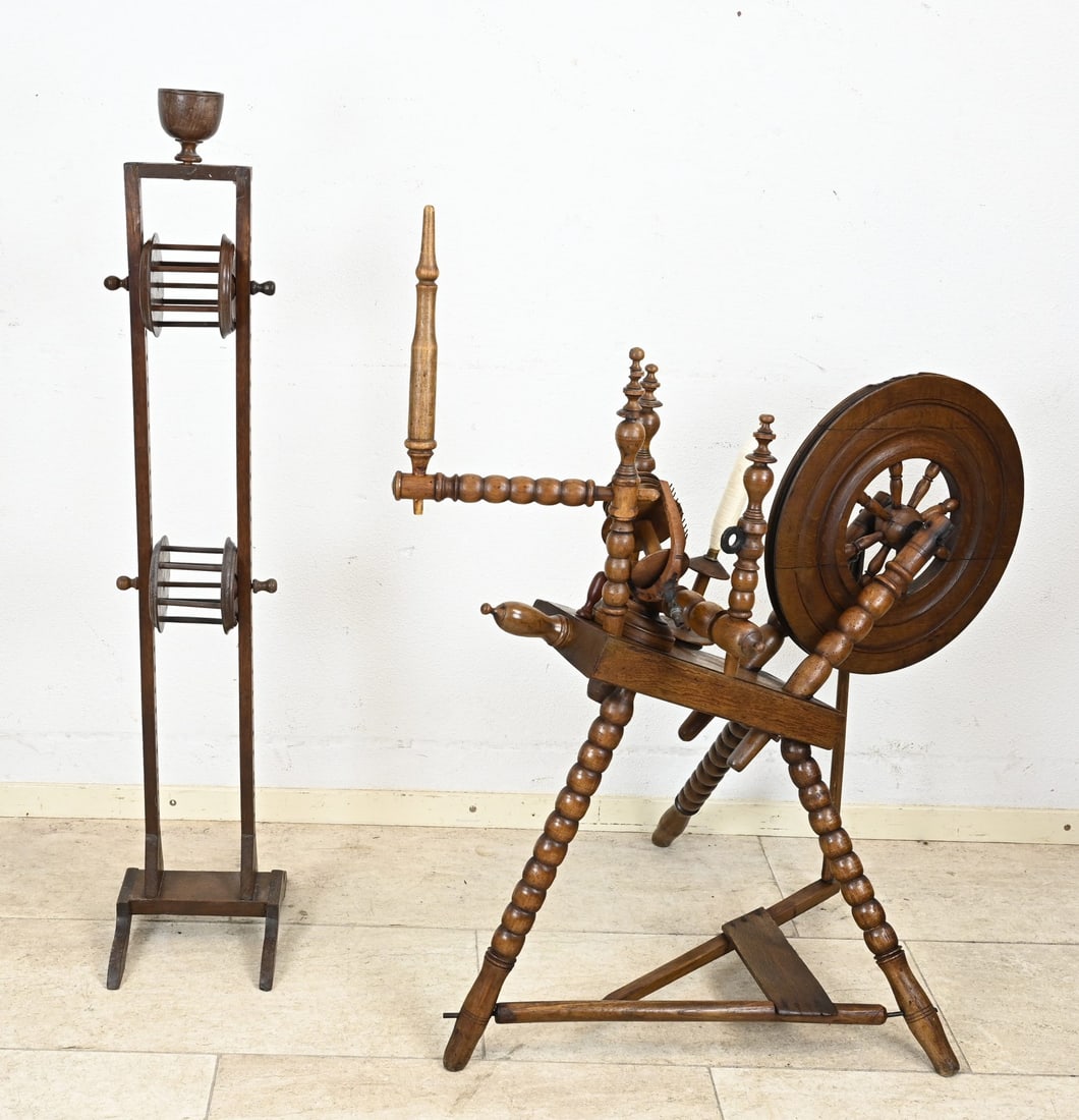 Spinning wheel + wool holder (1 of 1)