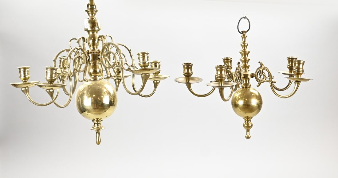 2x Brass candle chandelier: Two small Dutch brass candle chandeliers. Baroque style. 20th century. Dimensions: 35 x 39 cm. In good condition.