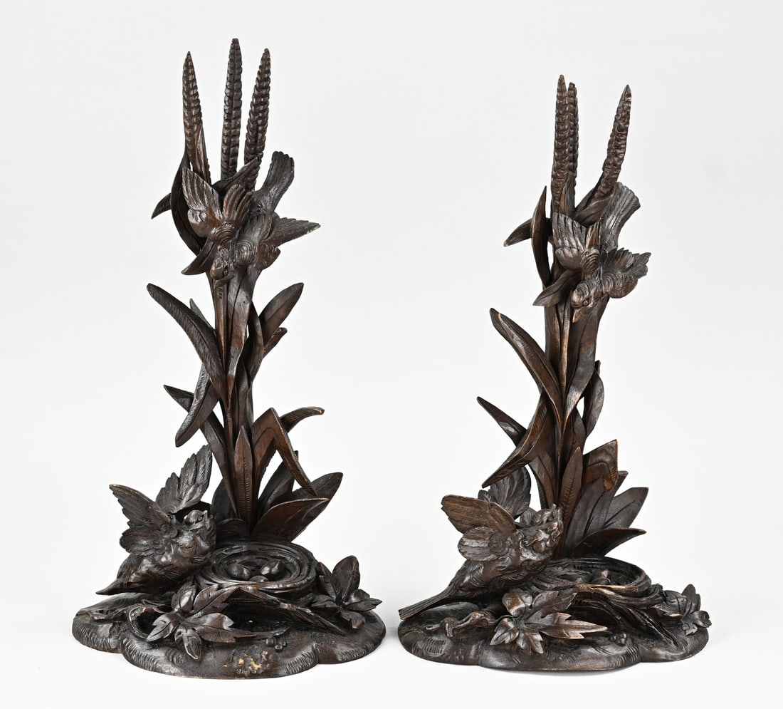 2x Black Forest carving, 1880: Two antique walnut Black Forest carvings with cuckoo + bird's nests with eggs. Germany. Circa 1880. Glass flutes are missing. Dimensions: 36 x 37 cm. In good condition.