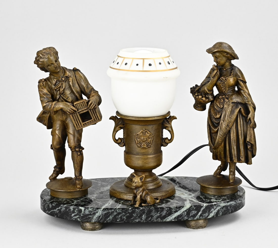 Table lamp (figures): Old table lamp with composition of metal figures + marble base. First half of the 20th century. Dimensions: 23.5 x 14 x 17 cm. In good condition.